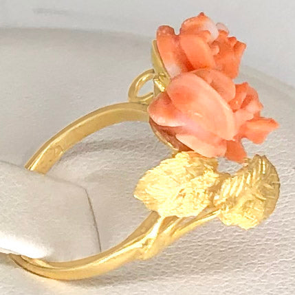Vintage 18K Yellow Gold  Carved Coral Ring CR0053