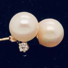 14K Yellow Gold 7mm Pearl Stud Earrings with Tiny Diamond  CE0161