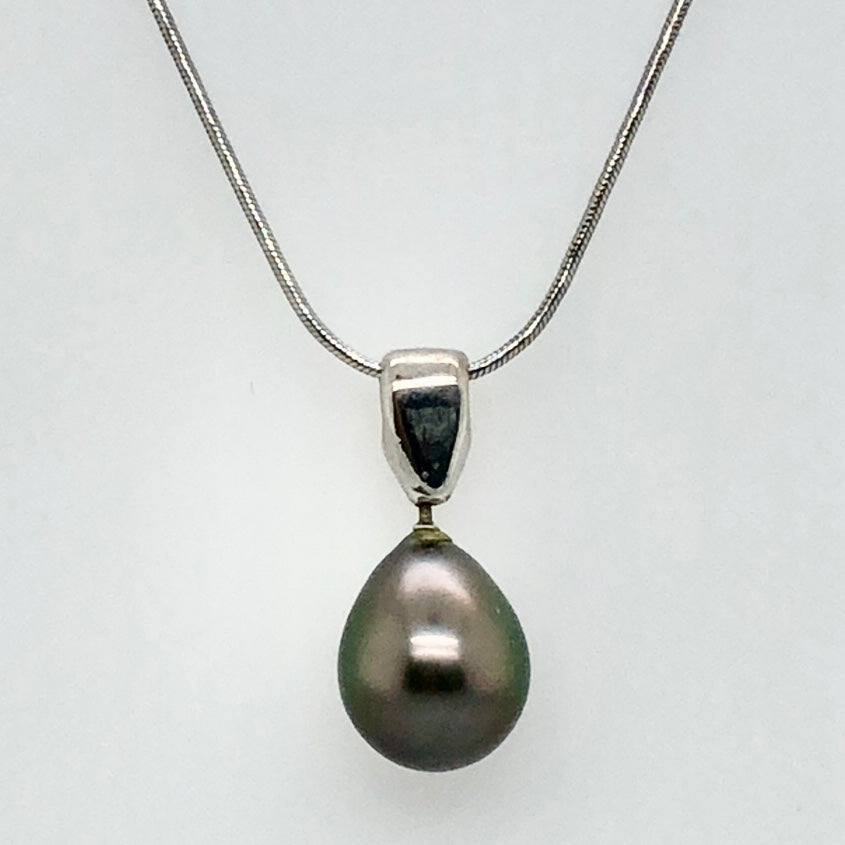18K White Gold Teardrop Gray Pearl Necklace  CN0111
