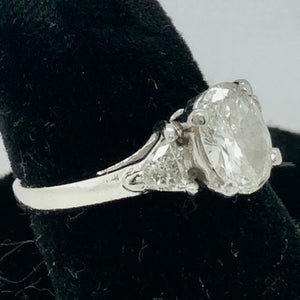 Platinum Ring with 1.39 Carat Oval Ring  CR0329