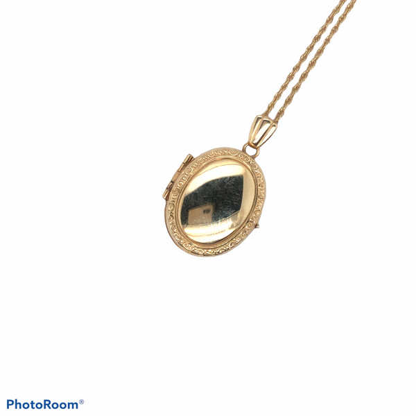 14K Yellow Gold Oval Locket on Chain Necklace  SI0098