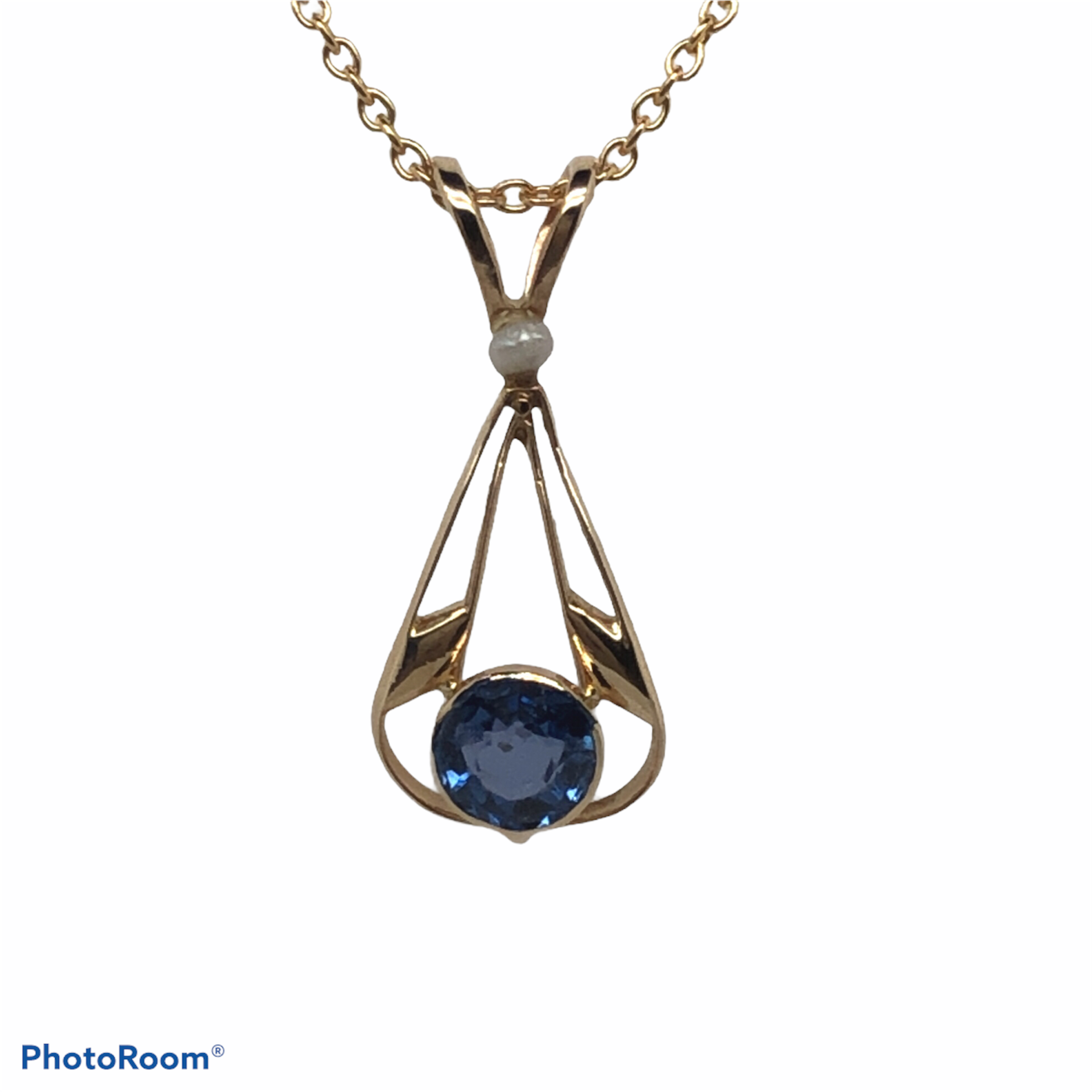 14K Yellow Gold Blue Sapphire Pendant on Chain Necklace  SI0100